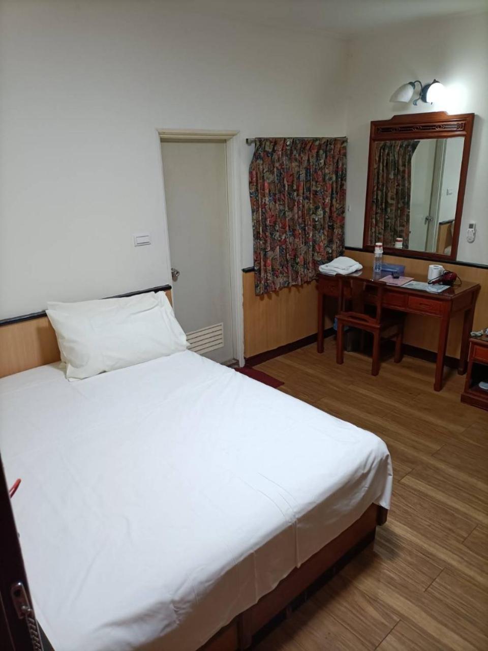 Hotel 丸松商旅 Miaoli Esterno foto