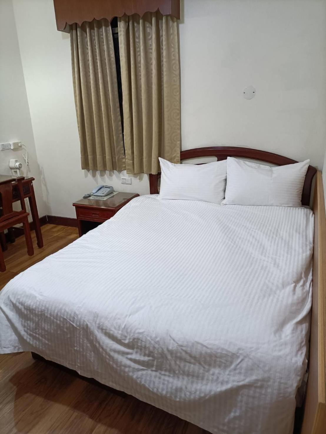 Hotel 丸松商旅 Miaoli Esterno foto