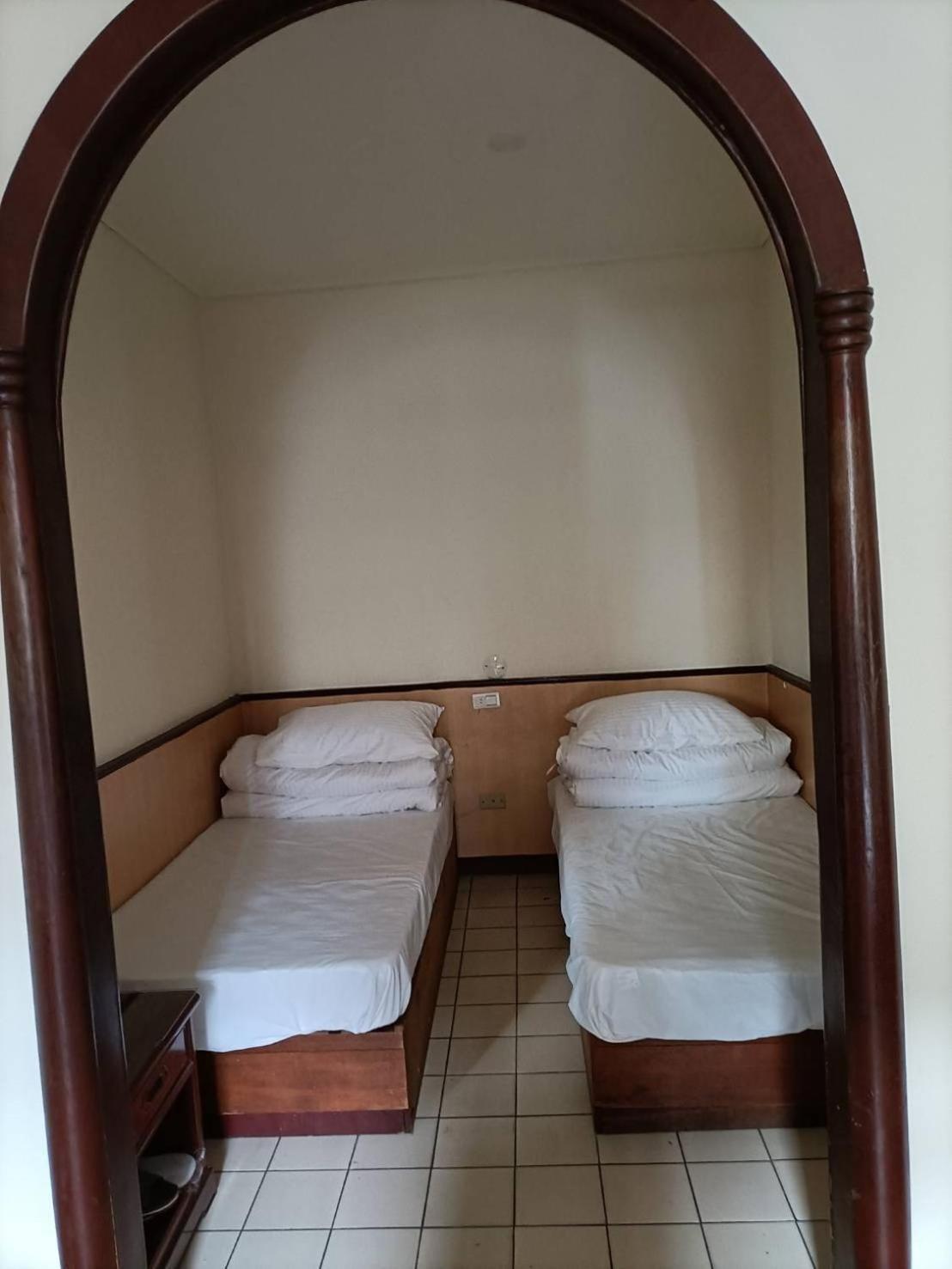 Hotel 丸松商旅 Miaoli Esterno foto