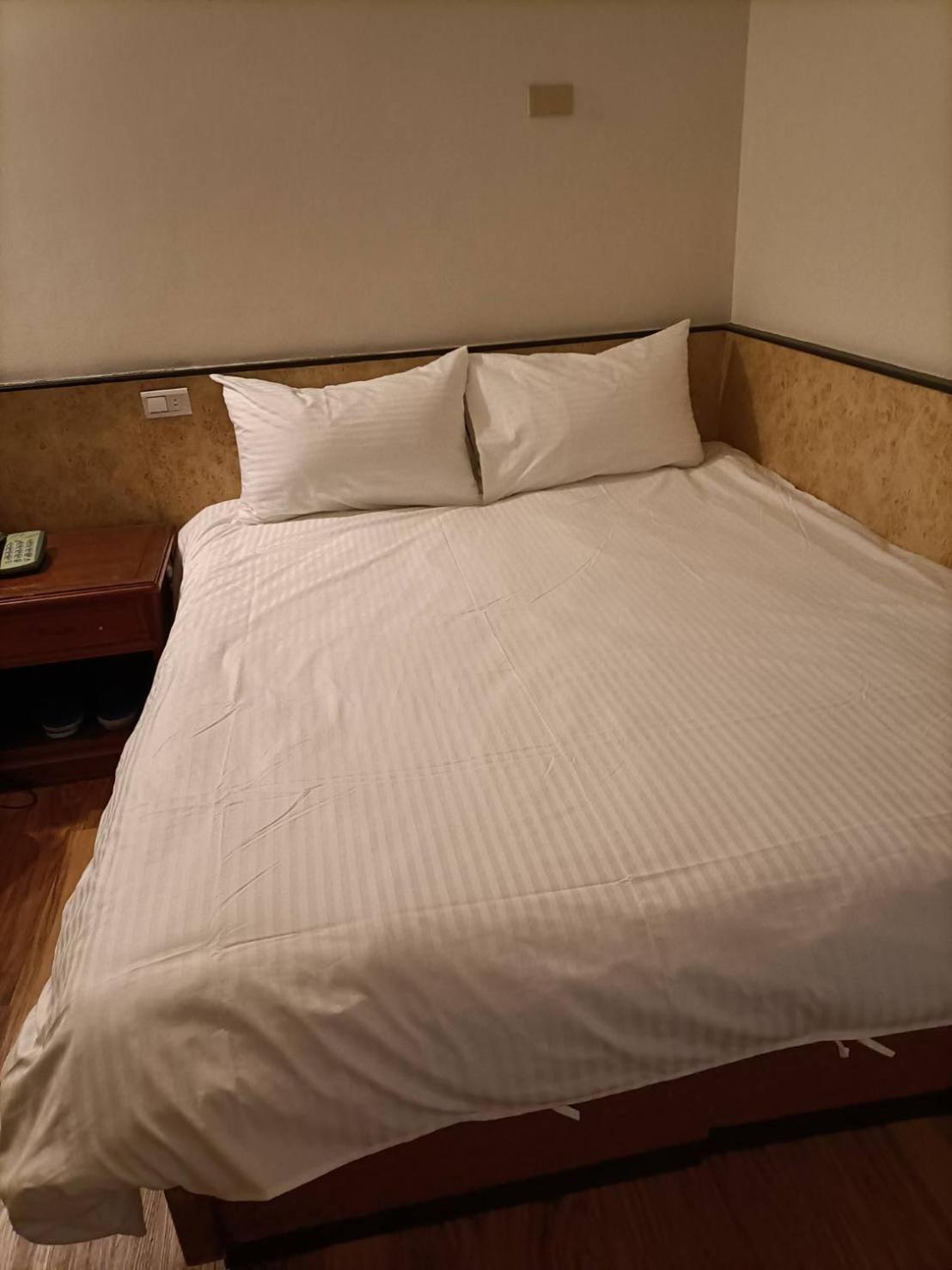 Hotel 丸松商旅 Miaoli Esterno foto