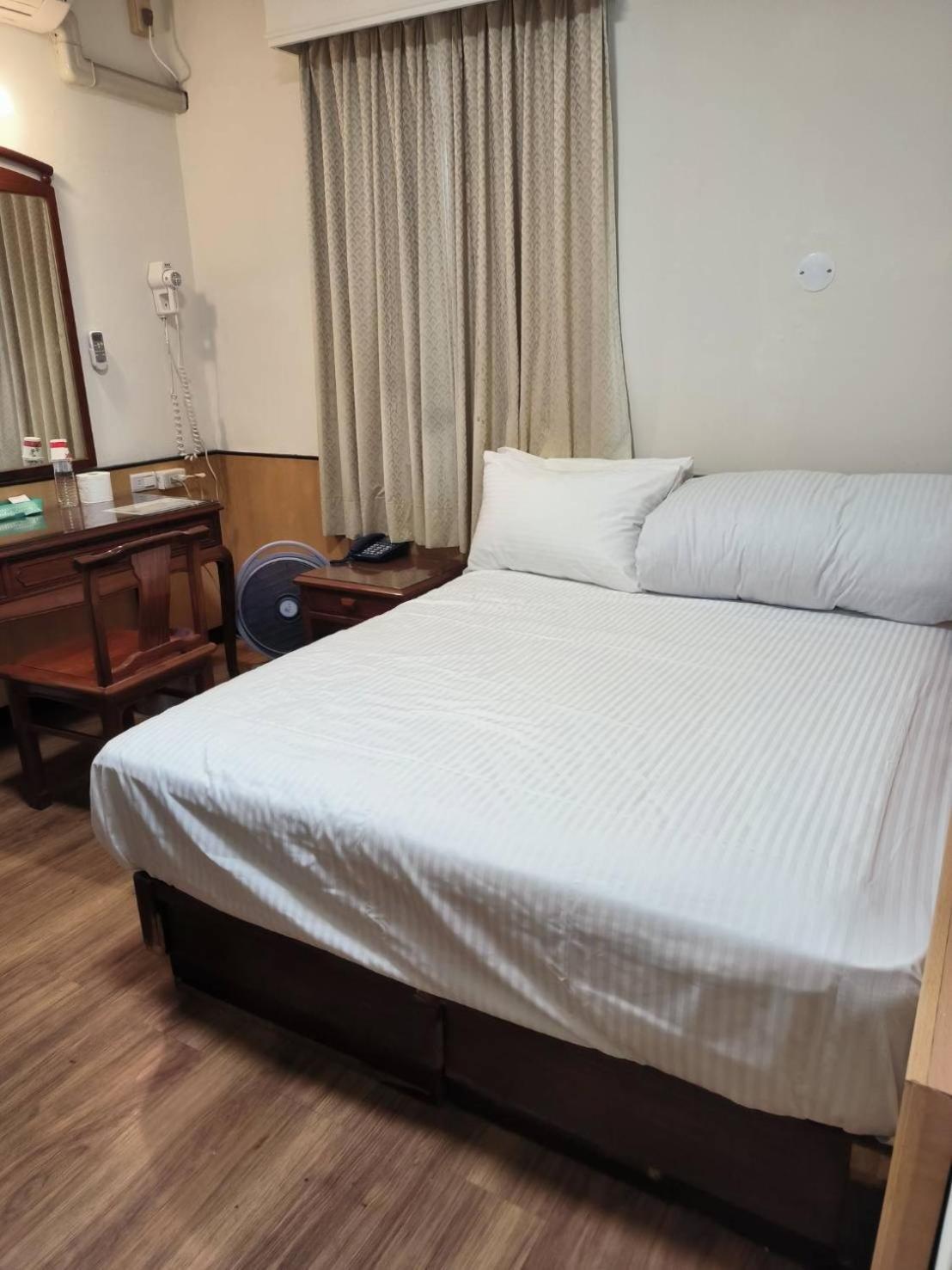 Hotel 丸松商旅 Miaoli Esterno foto