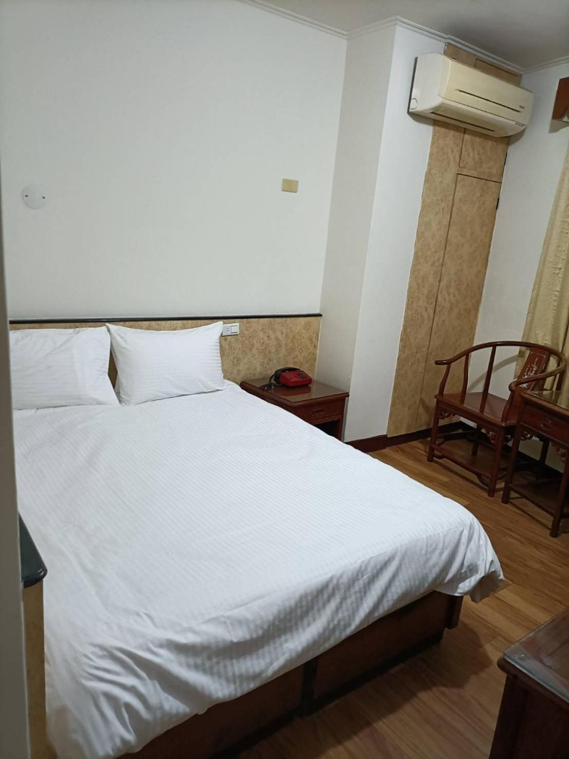 Hotel 丸松商旅 Miaoli Esterno foto